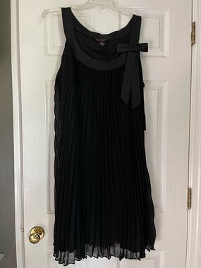 Signature by Robbie Bee Black Pleated Midi Dress with Shoulder Bow